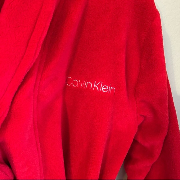 NWT, Calvin Klein Women’s Belted Plush Bath Robe With Pockets in Red, Size XS/S - Picture 4 of 10